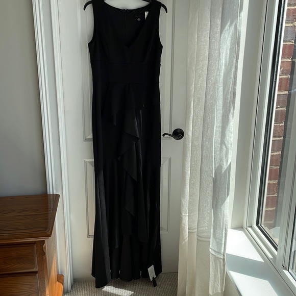 Black evening gown - Picture 1 of 7